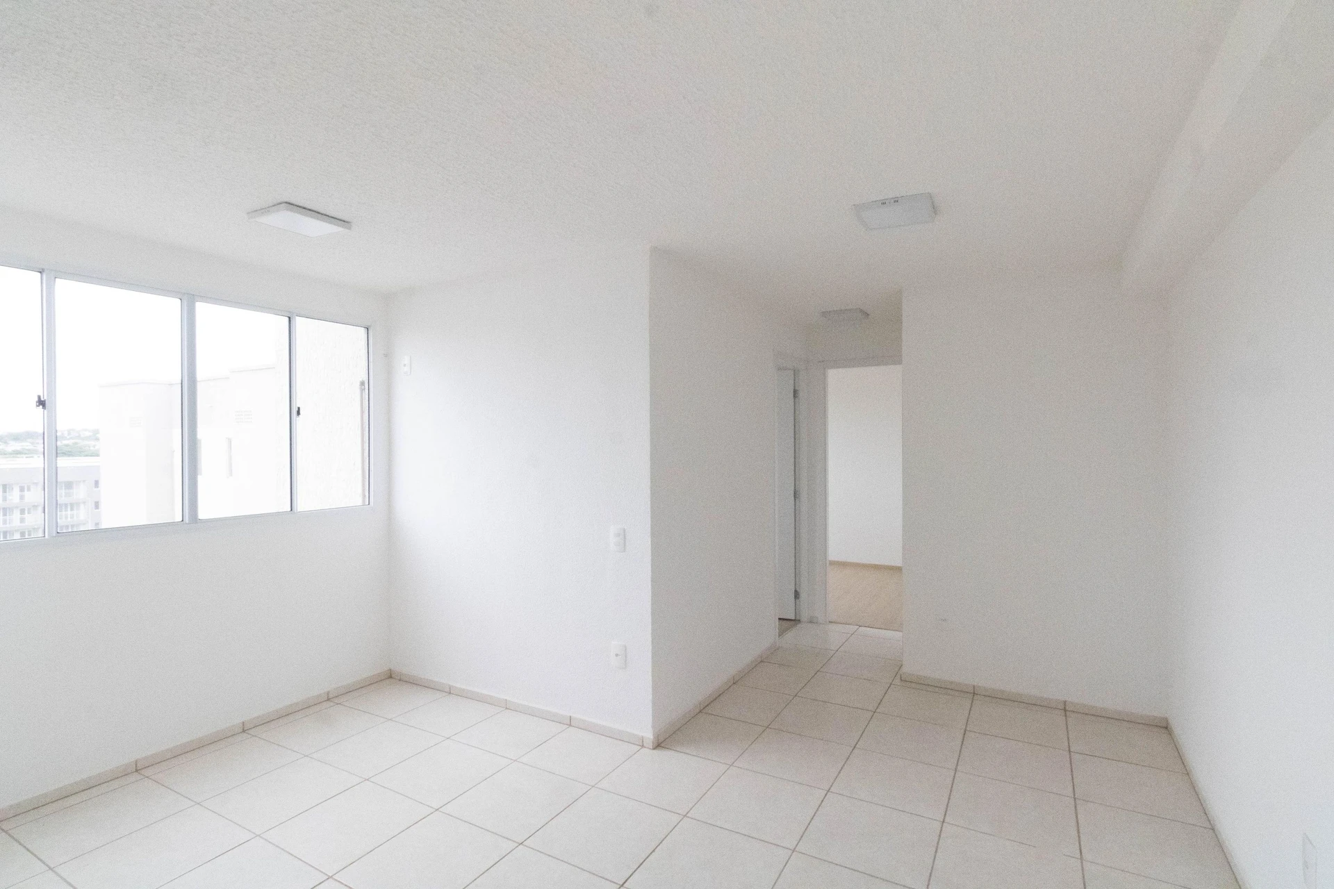 2-bedroom apartment in a building with a gym — photo 9