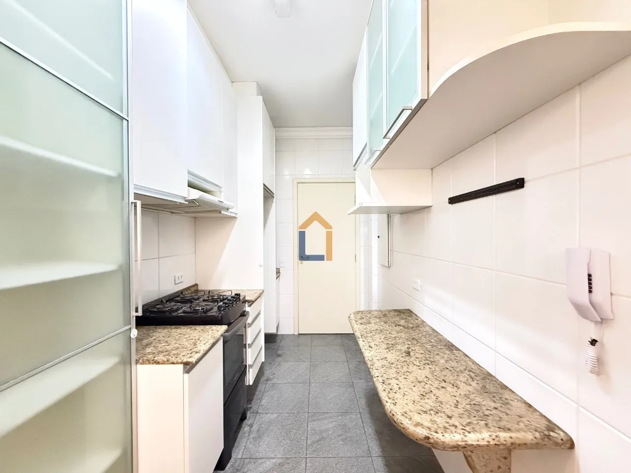 3-bedroom apartment with a washing machine in Curitiba — photo 2