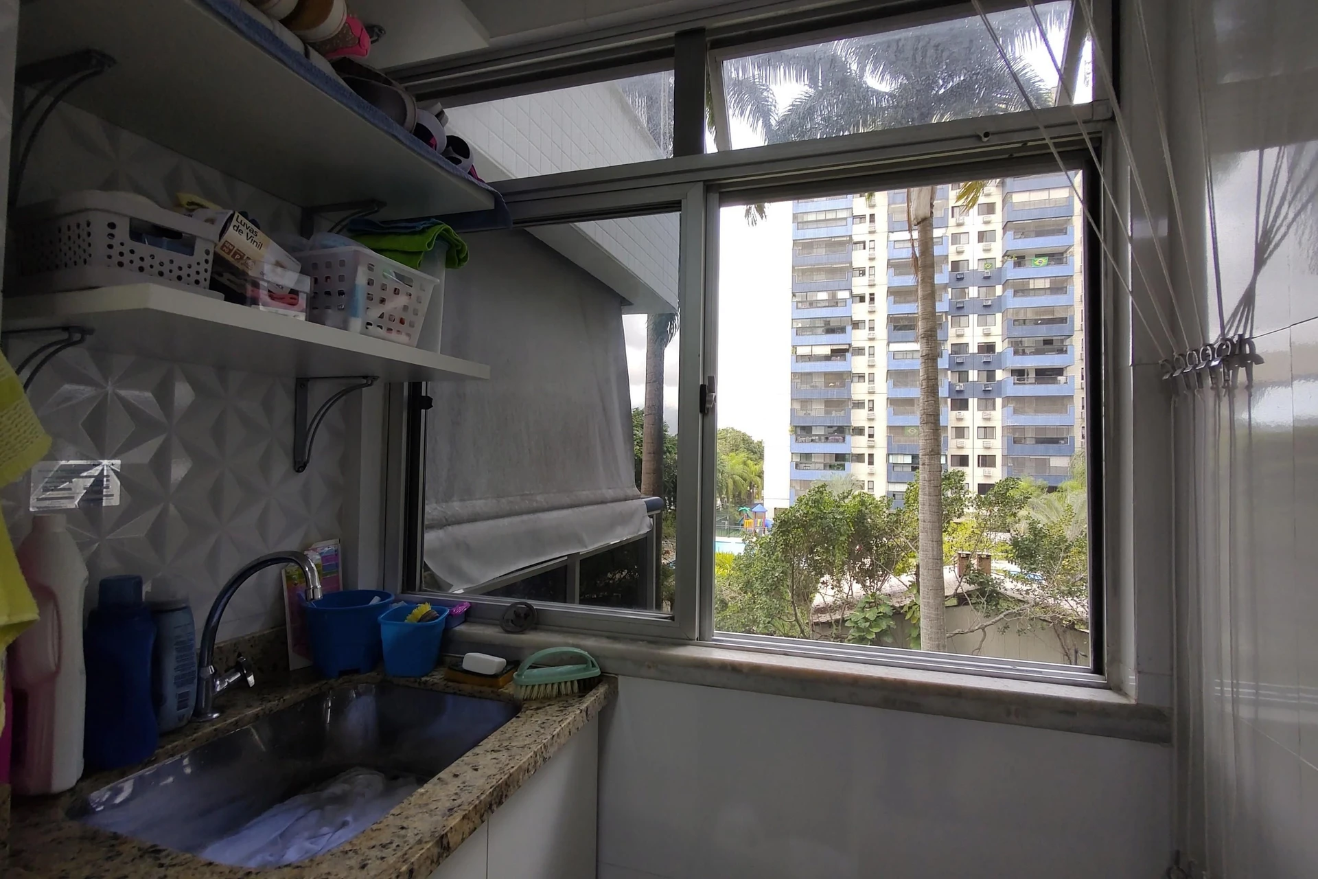 3-bedroom apartment with a walk-in closet — photo 56