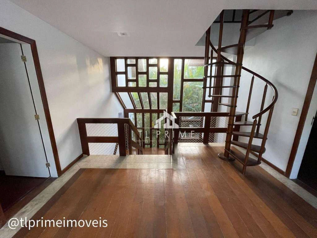 House in a gated community with 4 bedrooms and 600 m² — photo 20