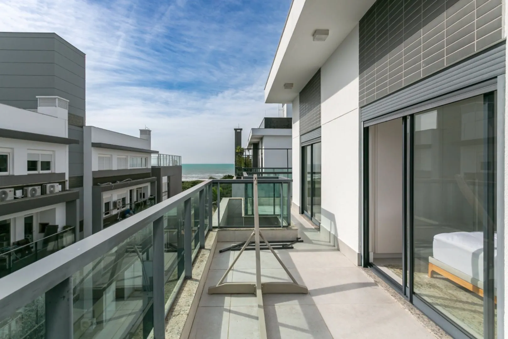 Penthouse with 2 en-suite bedrooms, 180 m² and 2 parking — photo 22