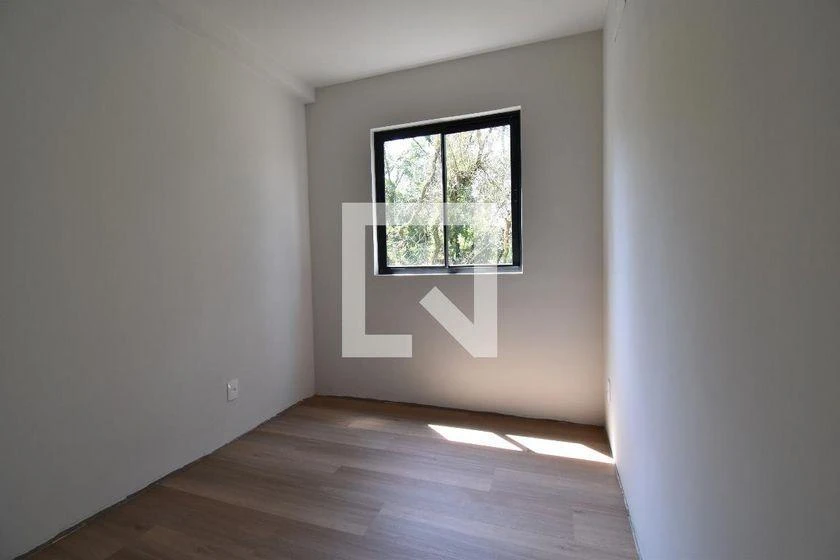 Balcony with a grill in a 3-bedroom apartment, 64 m² — photo 39