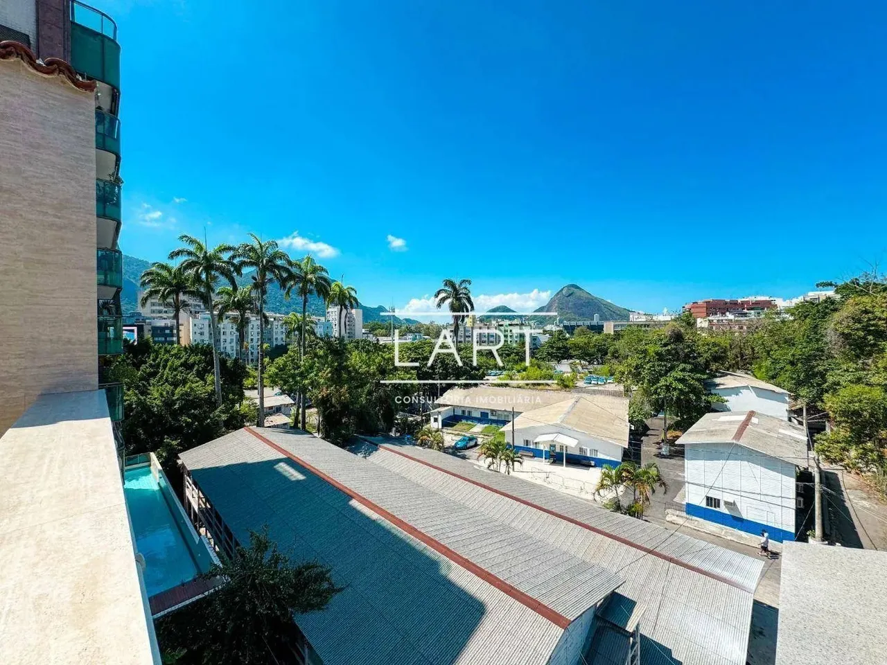 Apartamento com 4 dormitórios e varanda de vidro — photo 13