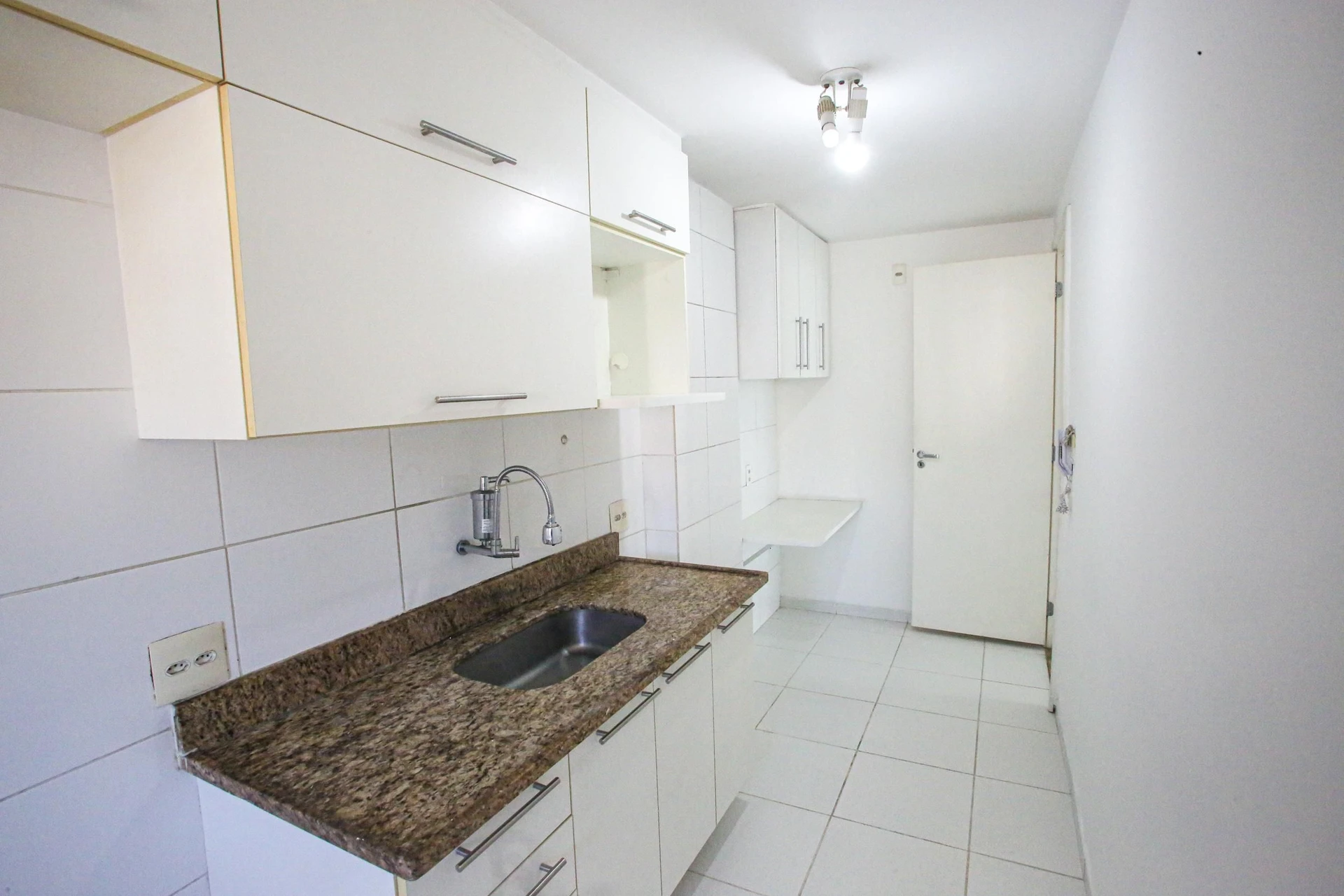 Glass-enclosed balcony in a 3-bedroom apartment, 131 m² — photo 10