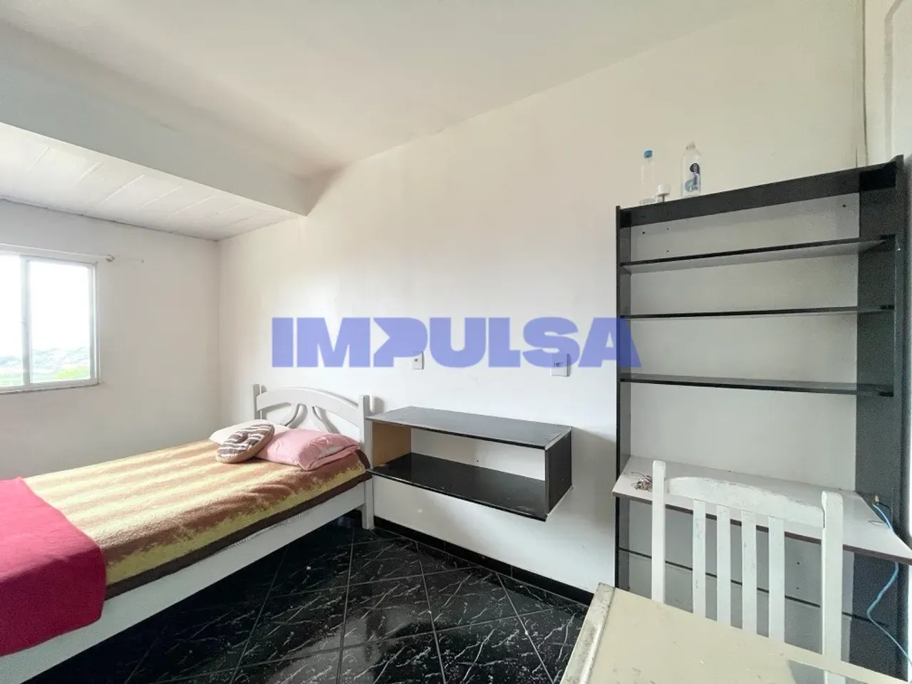 Furnished studio with 1 bedroom and separate kitchen — photo 3