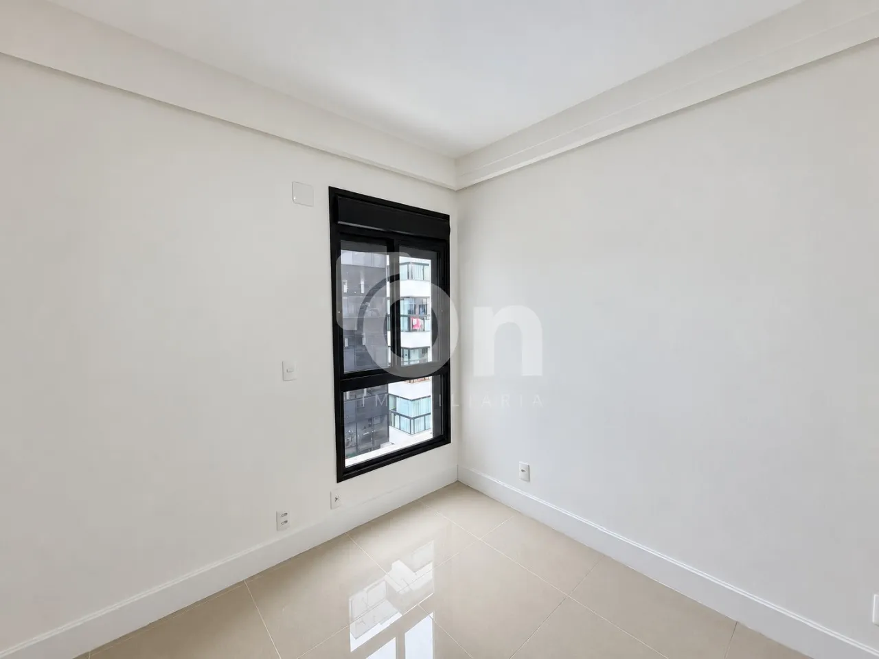 3-bedroom apartment in a building with a gym — photo 4
