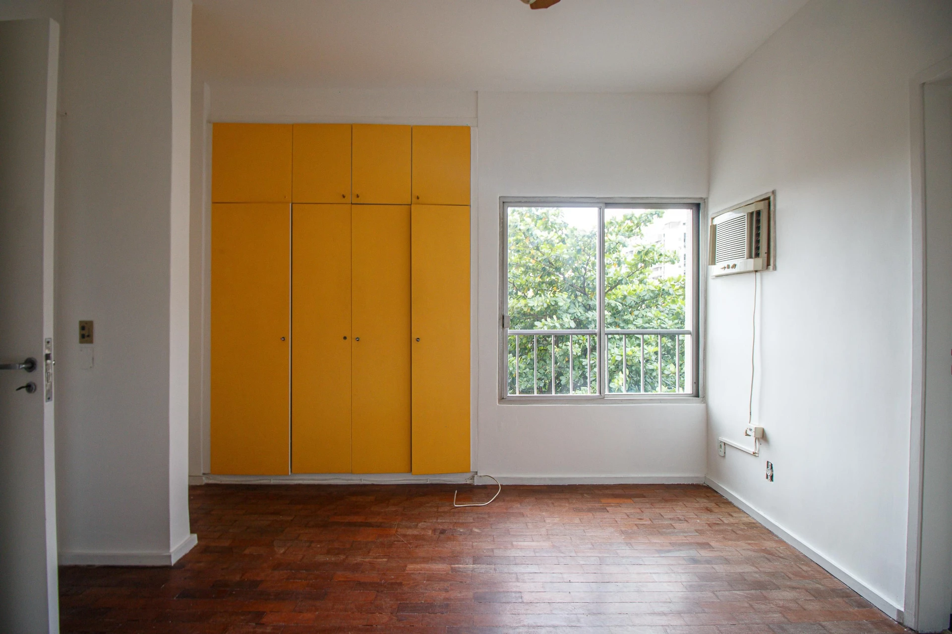 Unfurnished 2-bedroom apartment with 3 bathrooms — photo 9