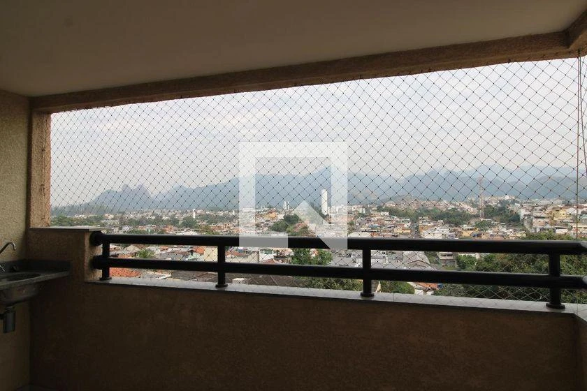 Balcony with a grill in a 3-bedroom apartment, 74 m² — photo 21