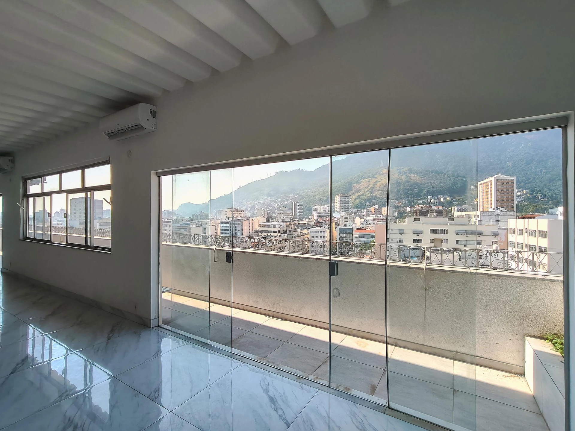 Furnished 4-bedroom apartment with 3 bathrooms — photo 4