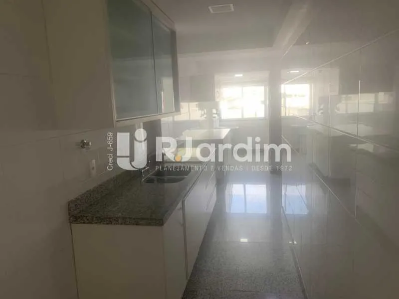 Rental apartment with 4 bedrooms and glassed balcony — photo 11