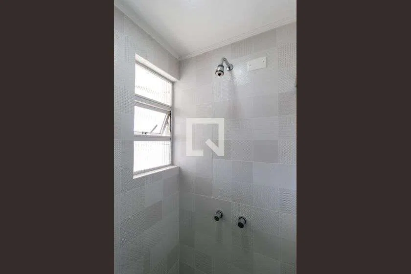 Apartamento de 3 quartos com piso de madeira ou laminado — photo 48