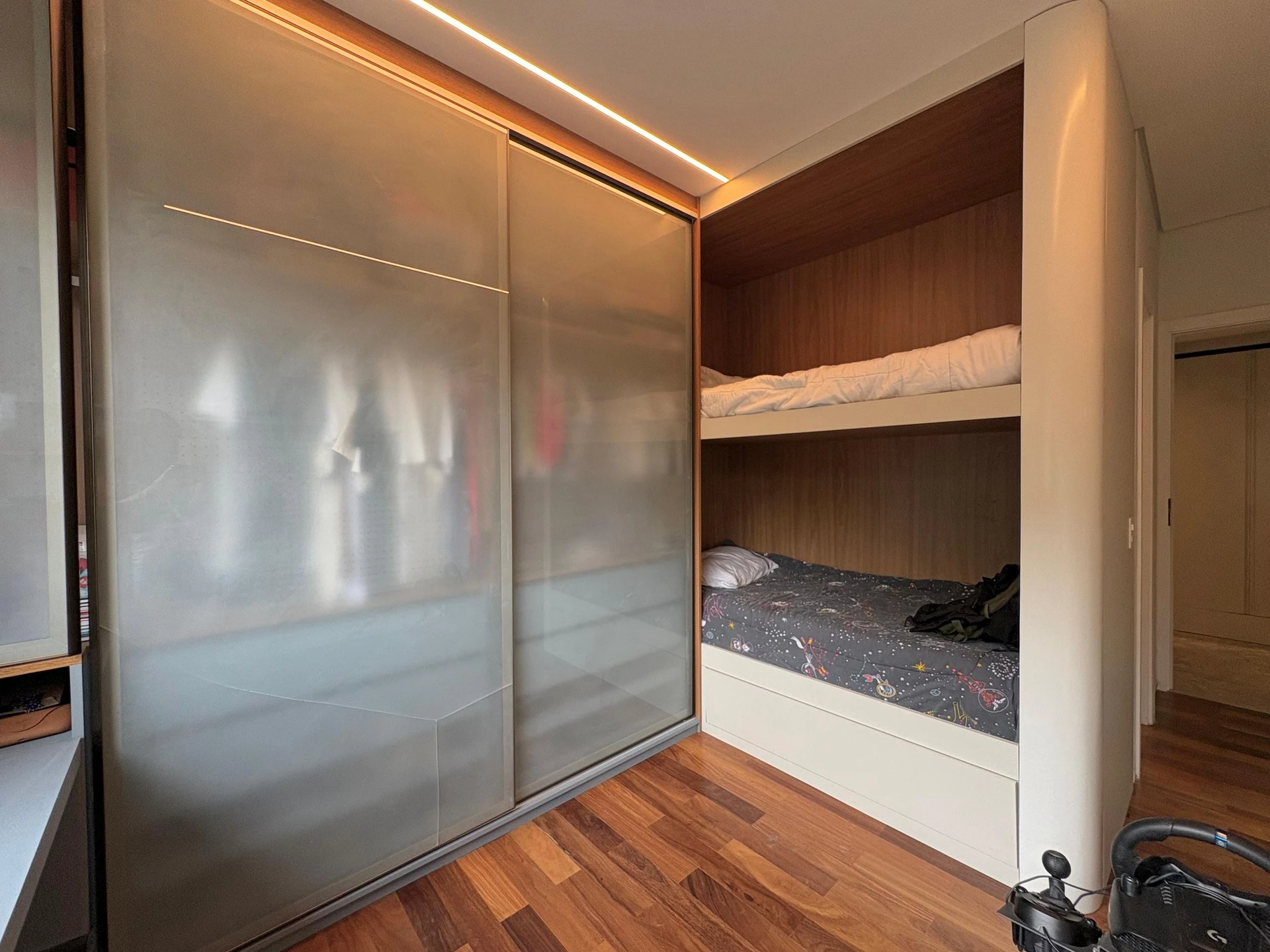 Furnished apartment, 100 m², with a grill on the balcony — photo 7