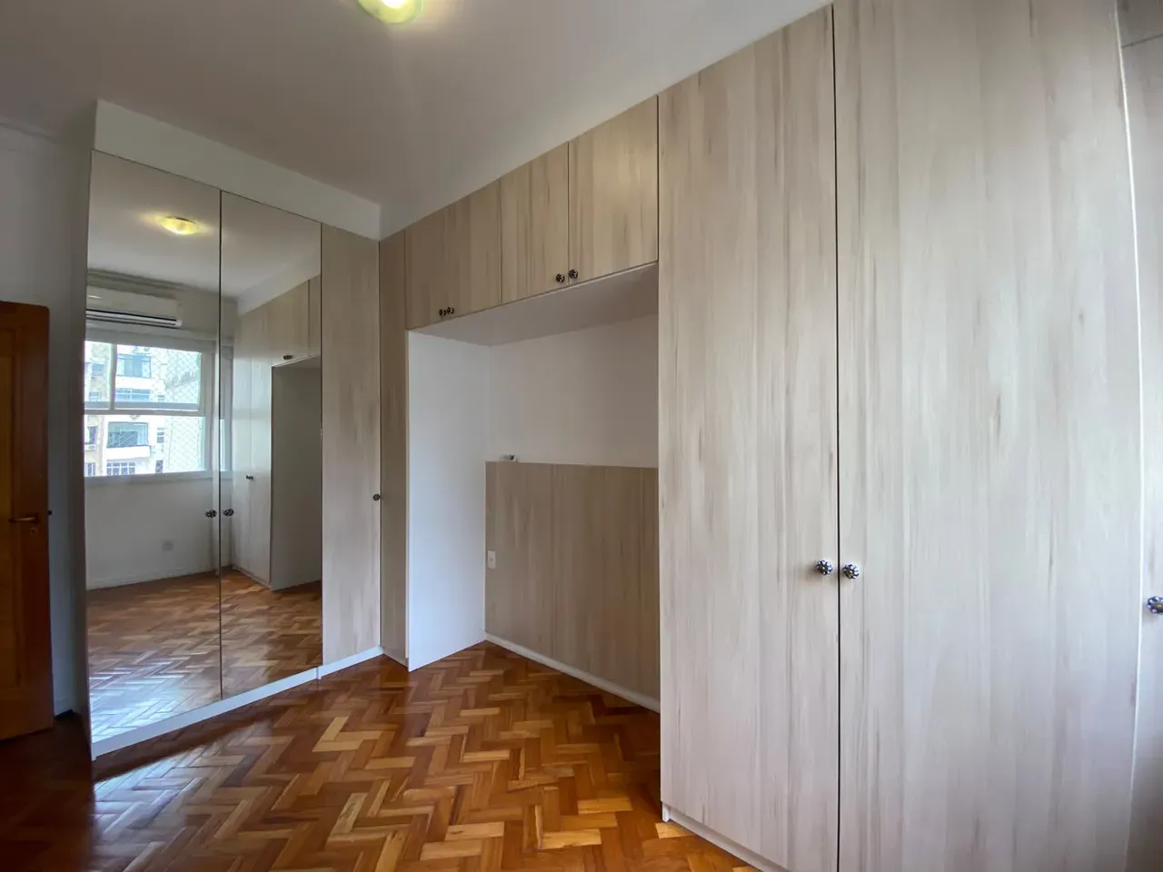 Apartment on the 7th floor with wood or laminate floors — photo 10