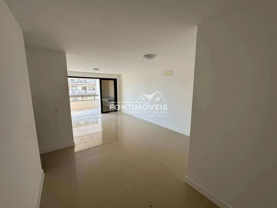 4-bedroom apartment with a balcony and 121 m² — photo 2