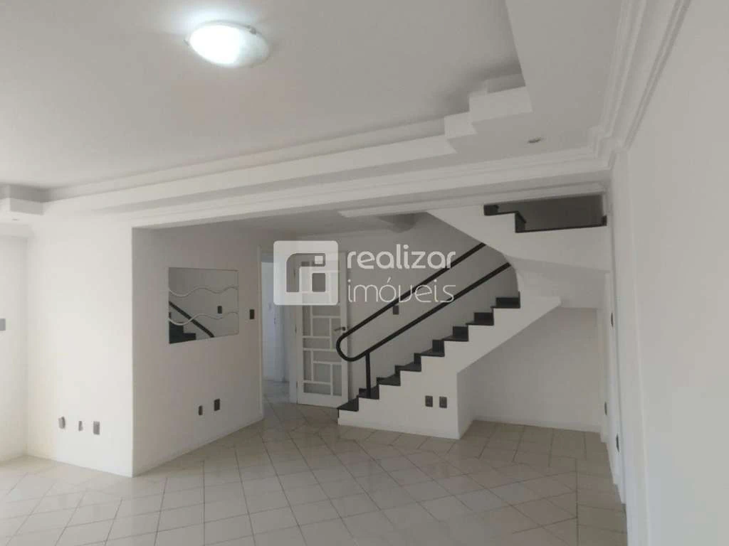 Duplex apartment with 5 bedrooms and 228 m² — photo 4