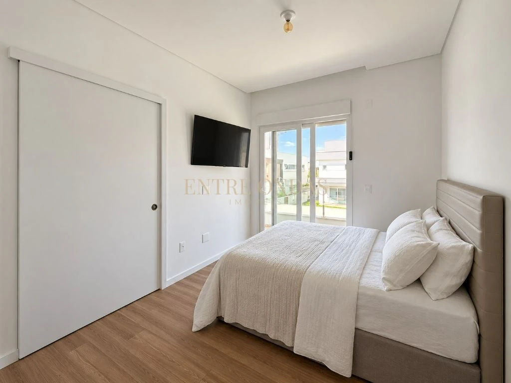 Собственный бассейн и 5 спален: дом 278 м² — photo 19