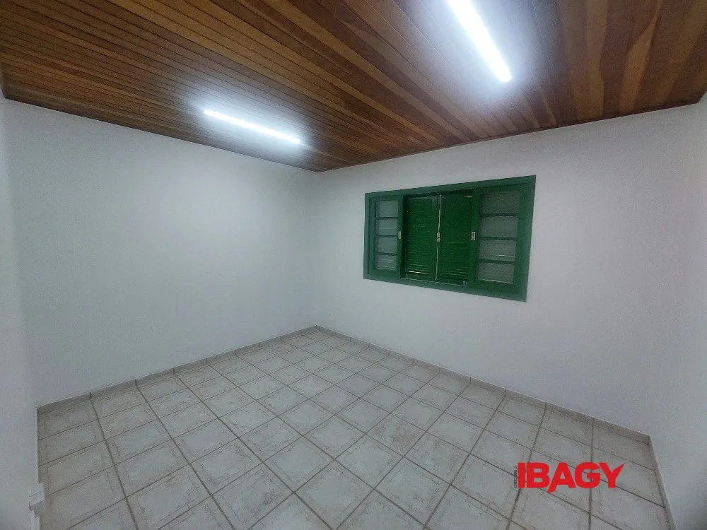 Furnished house with 5 bedrooms on 5200 m² — photo 42
