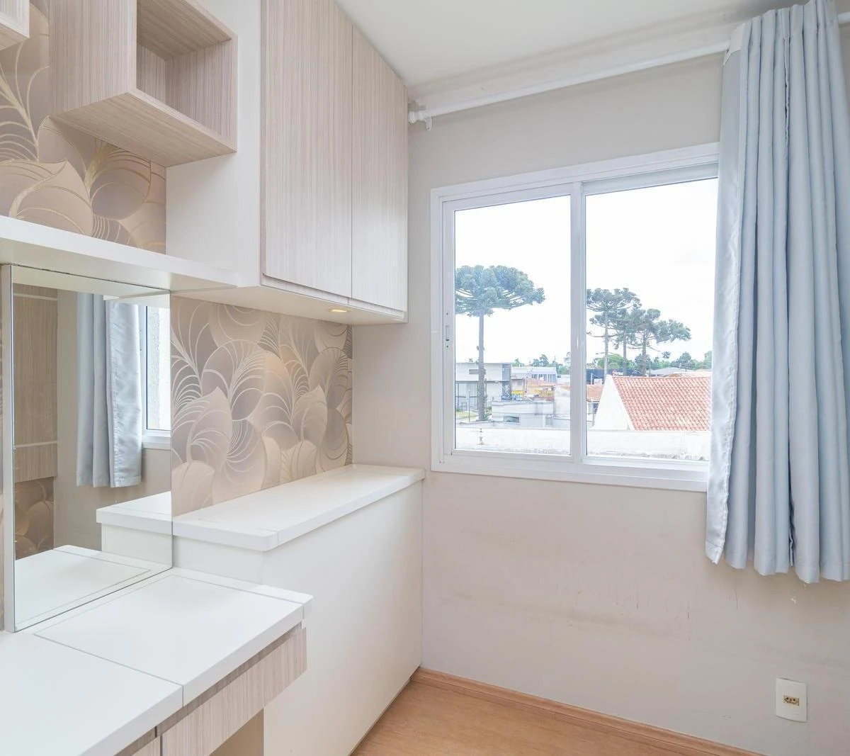 3-bedroom apartment with a grill on the balcony — photo 12