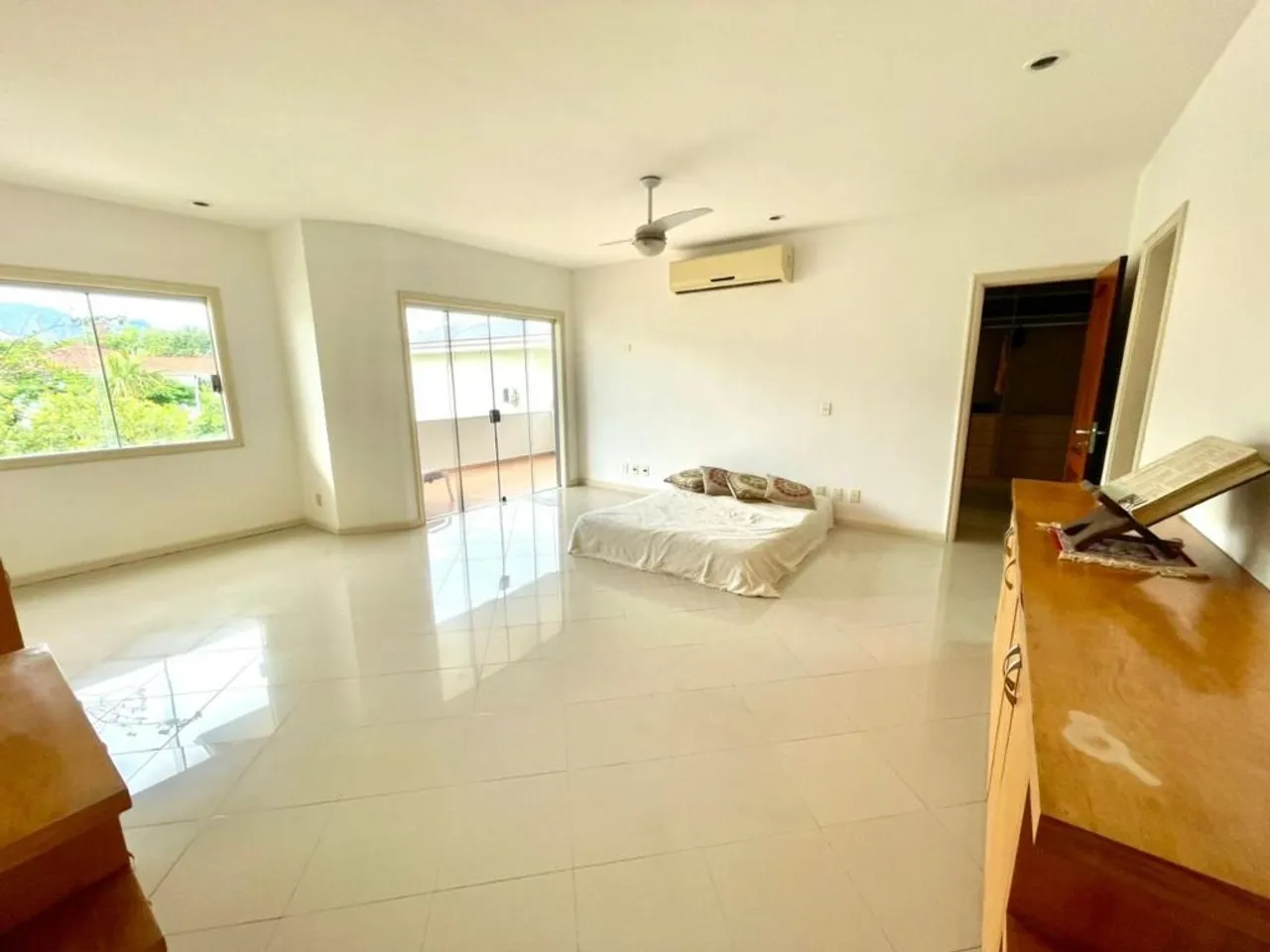House with 5 bedrooms and a glassed-in balcony — photo 9