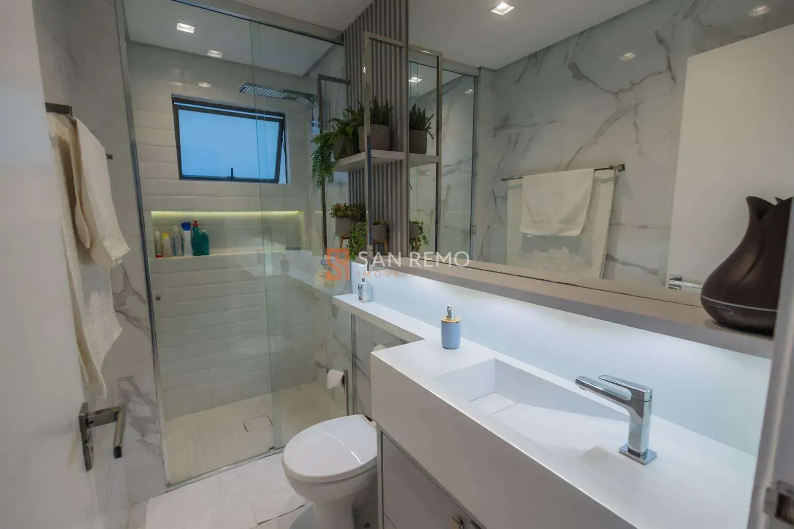 Apartamento mobiliado com 4 quartos e 230 m² — photo 55