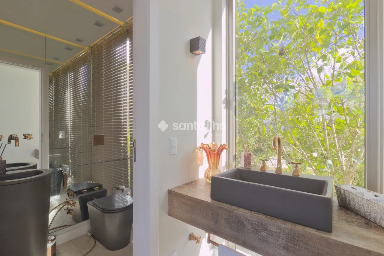 House with 6 en-suite bedrooms and 8 bathrooms, 1350 m² — photo 48