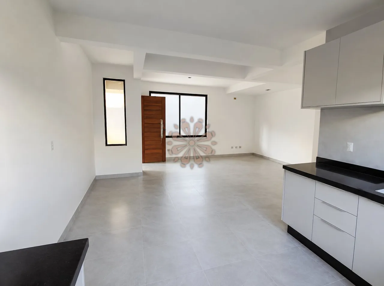 3-bedroom house with en-suites and an open kitchen — photo 4
