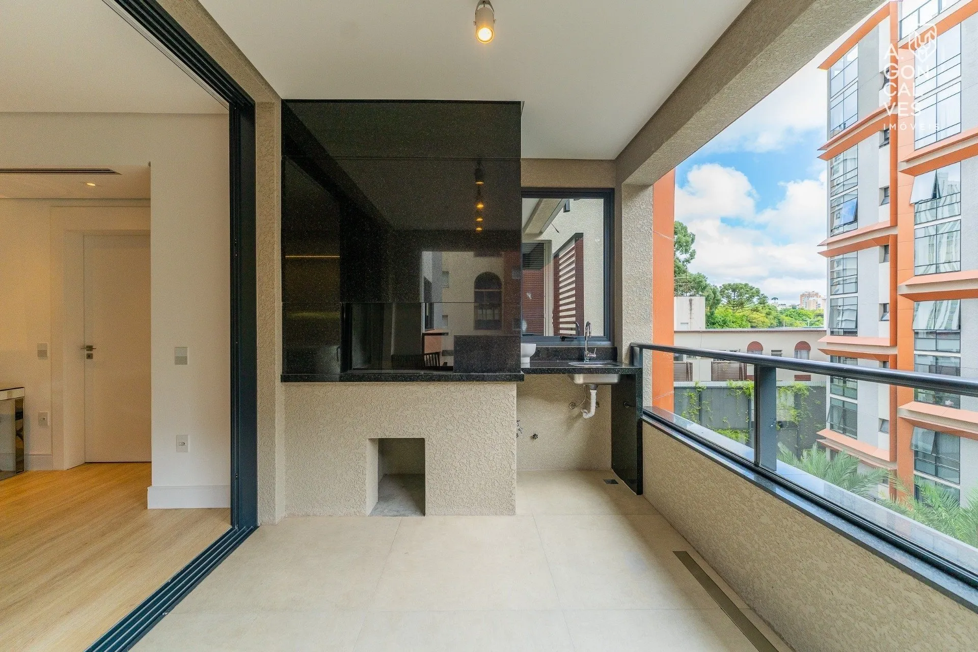Furnished 223 m² apartment with 3 en-suites and 3 parking spots — photo 28