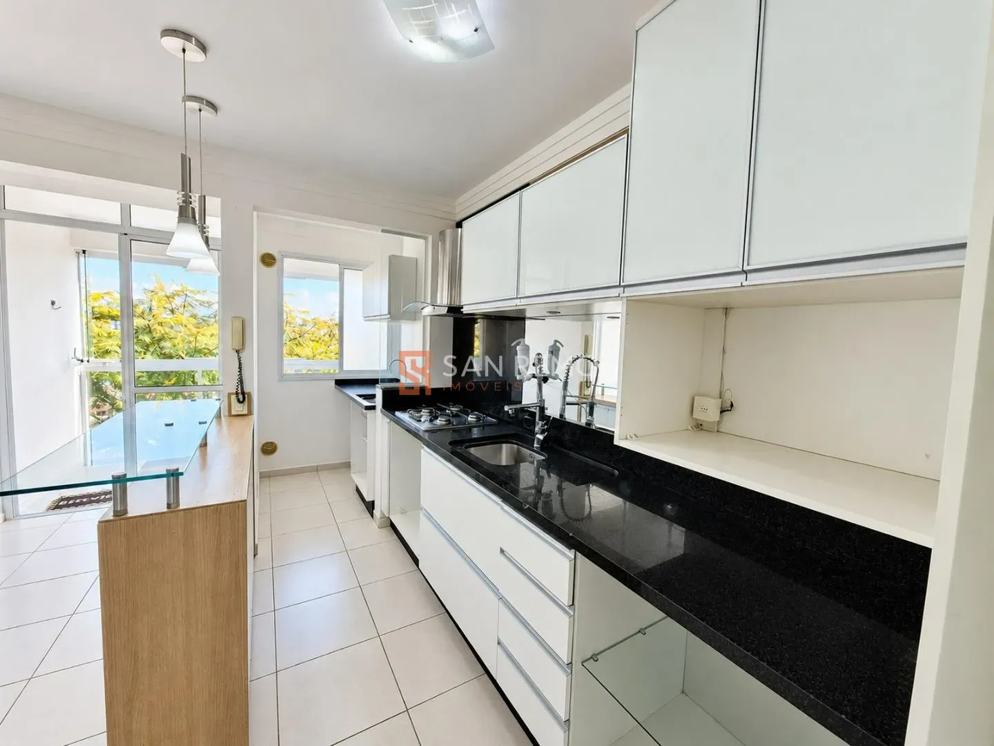 Furnished apartment, 71 m², with a glass-enclosed balcony — photo 7