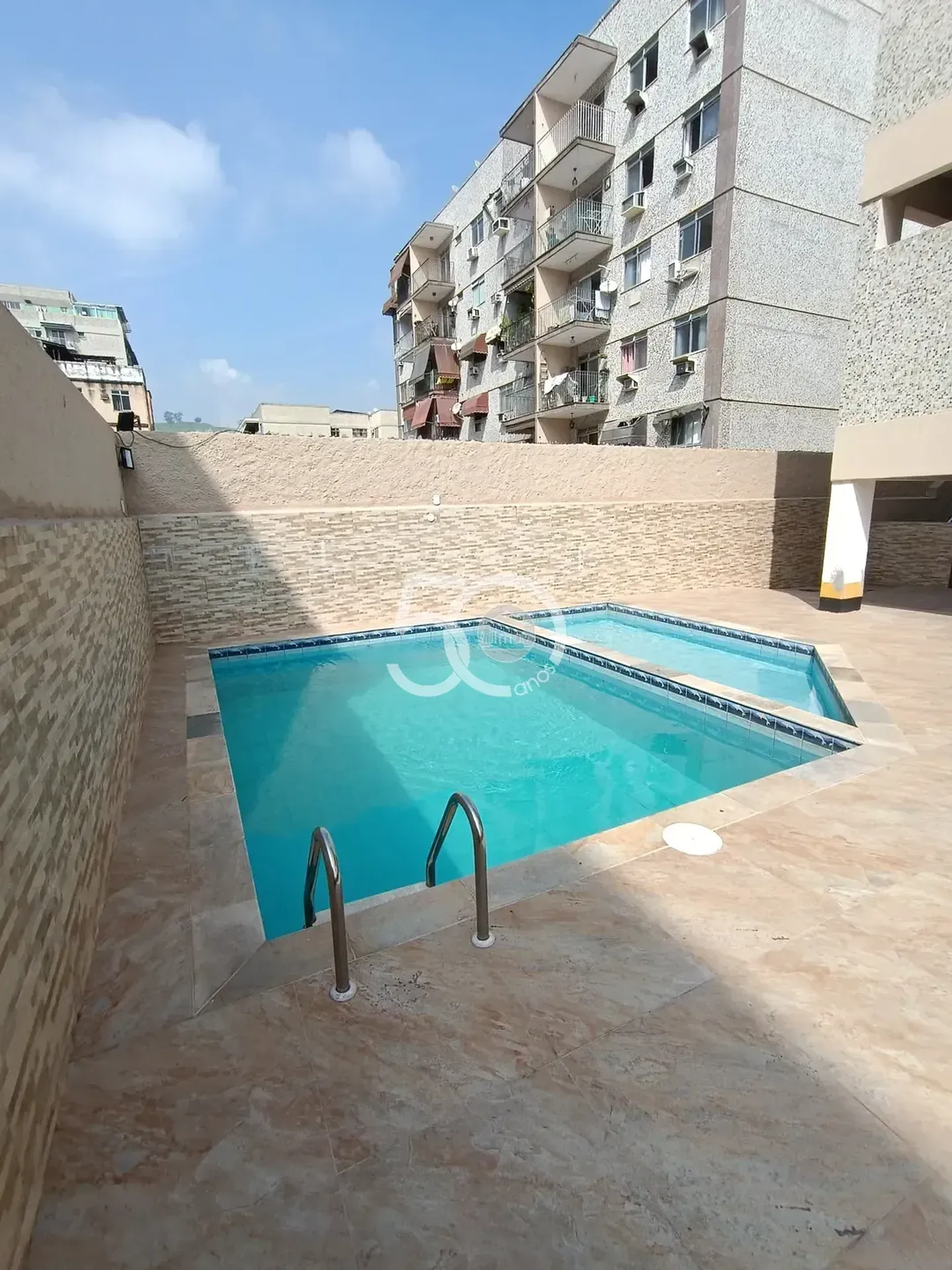 Apartamento de 2 quartos em condomínio com piscina — photo 4