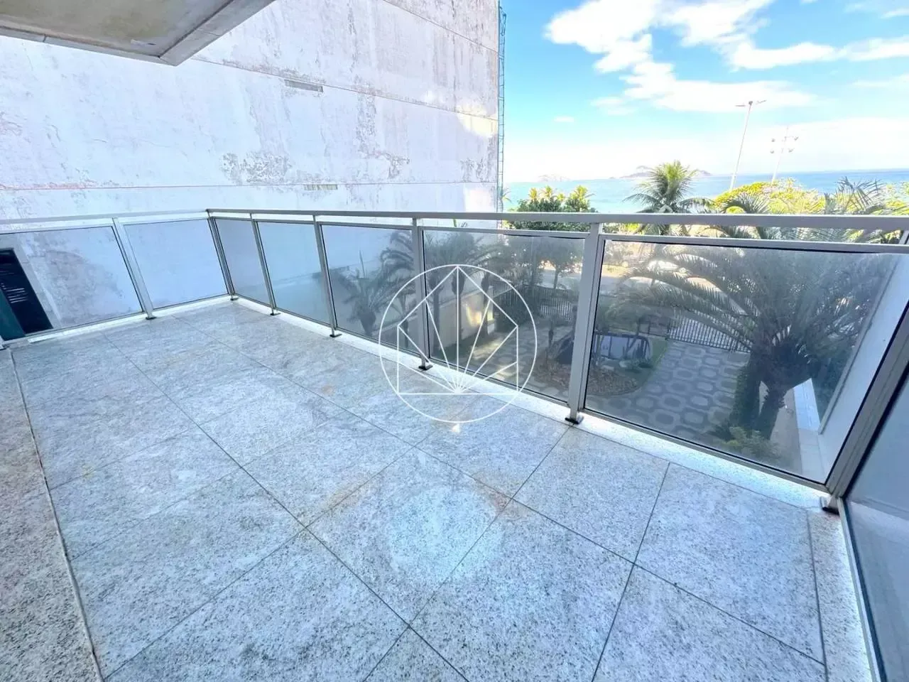 Apartamento de 3 quartos com cozinha fechada e 210 m² — photo 6