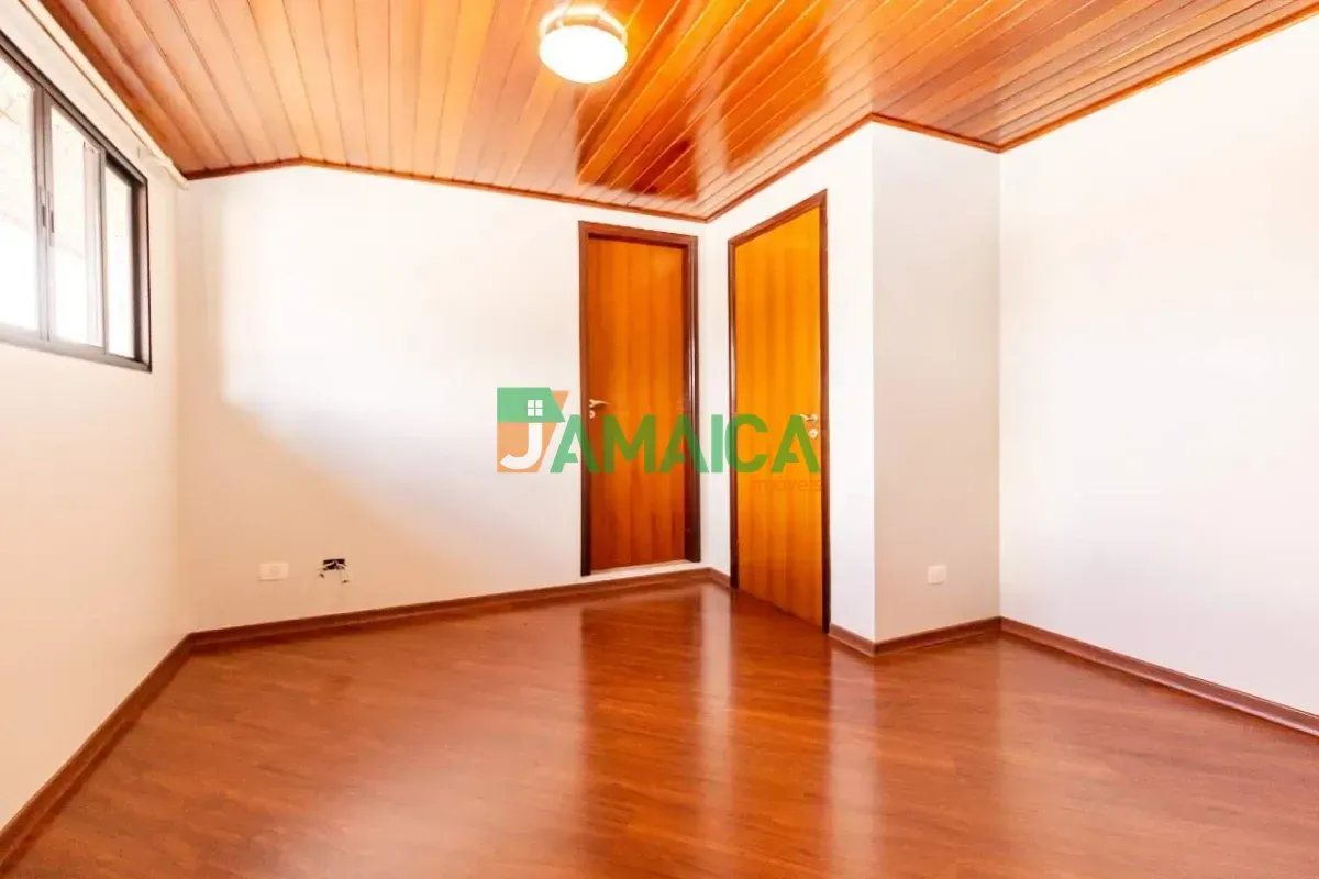 3 en-suite bedroom house with 206 m² and 4 parking