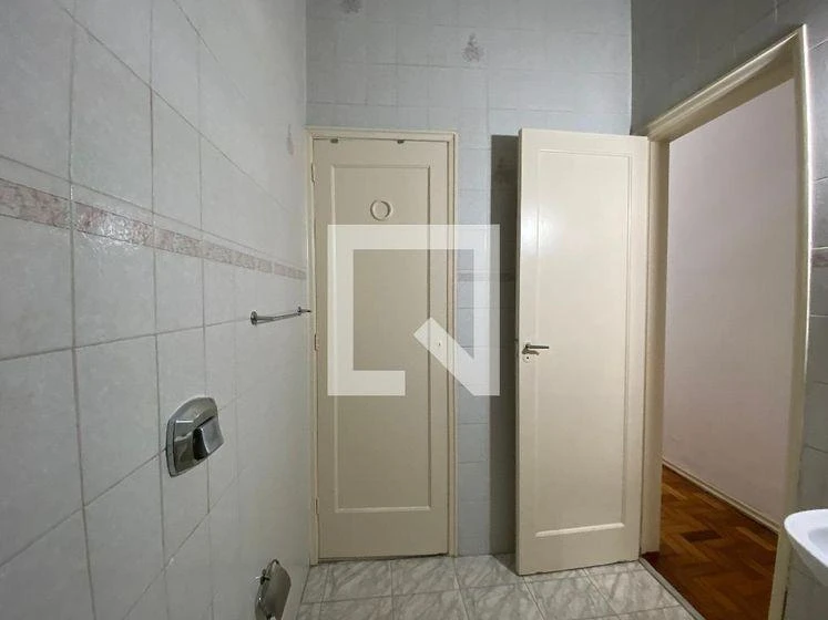 Wood or laminate floors in a one-bedroom apartment, 50 m² — photo 42