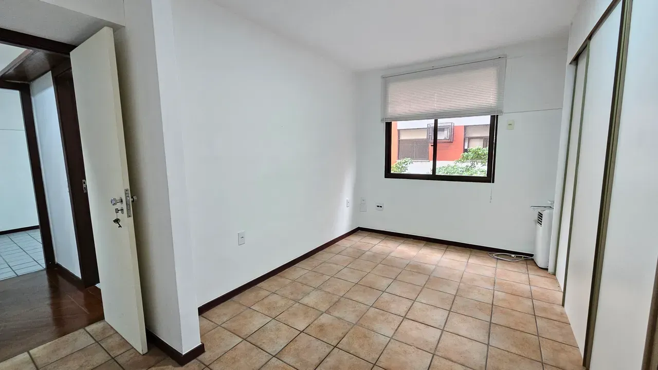 Apartment with 3 bedrooms and a balcony — photo 10