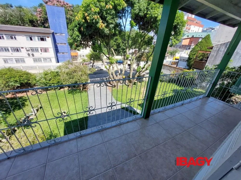 Casa amueblada con 4 dormitorios y 950 m² — photo 4