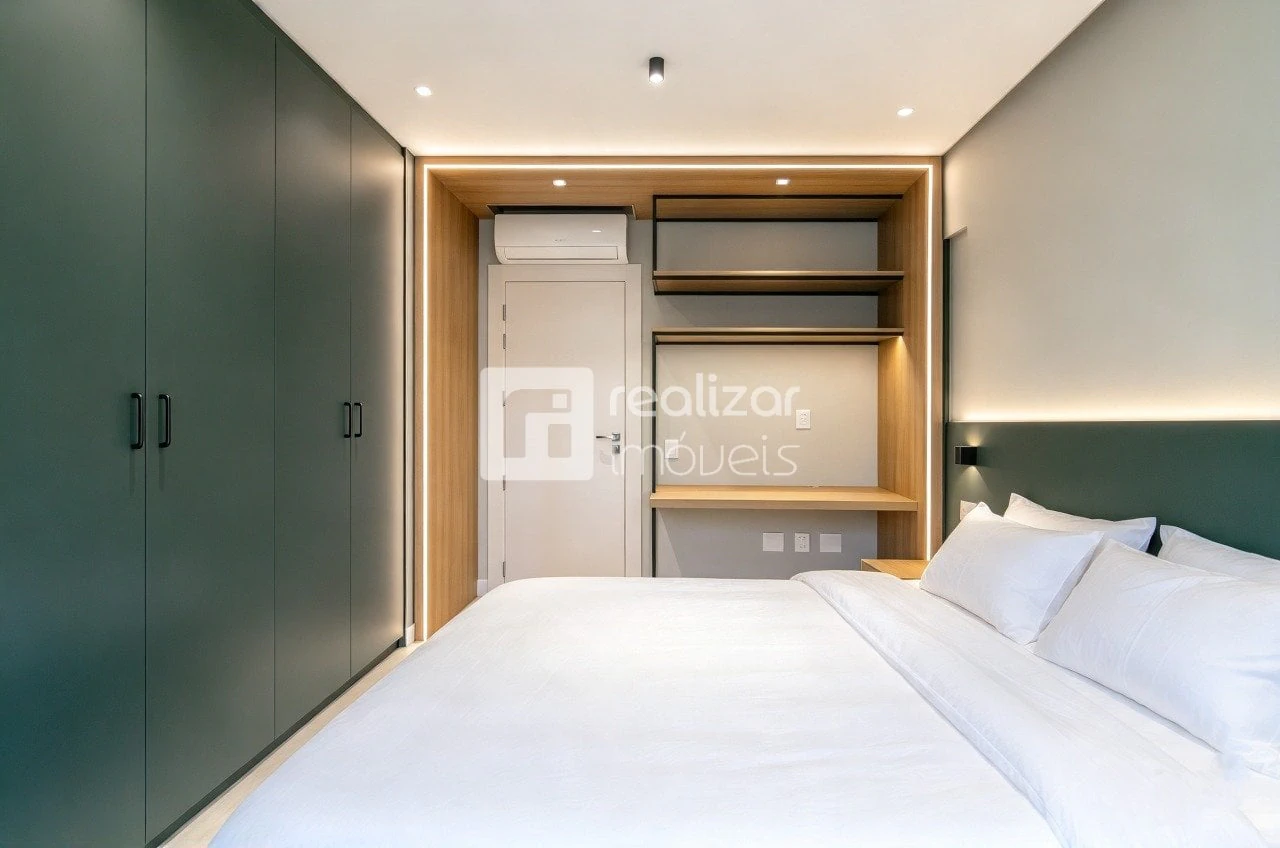 Furnished apartment, 164 m², with floor-to-ceiling windows — photo 3