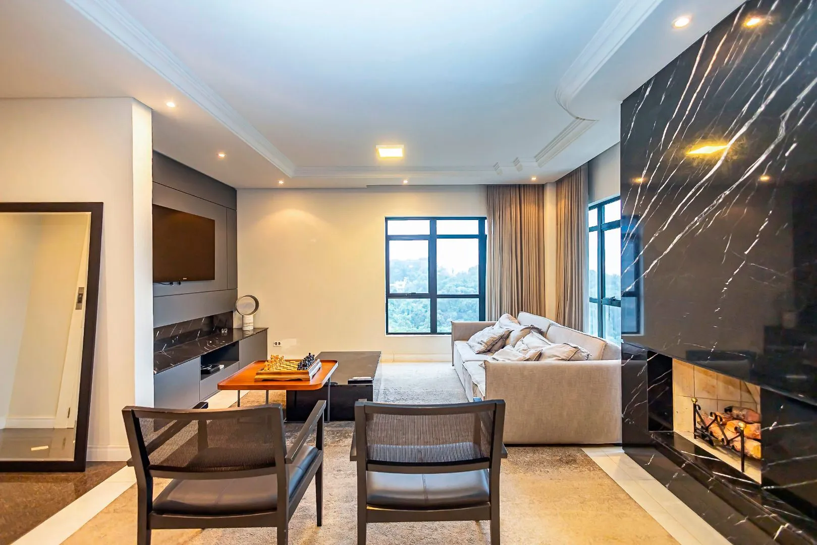 Furnished apartment with open-plan kitchen and 4 bedrooms — photo 3