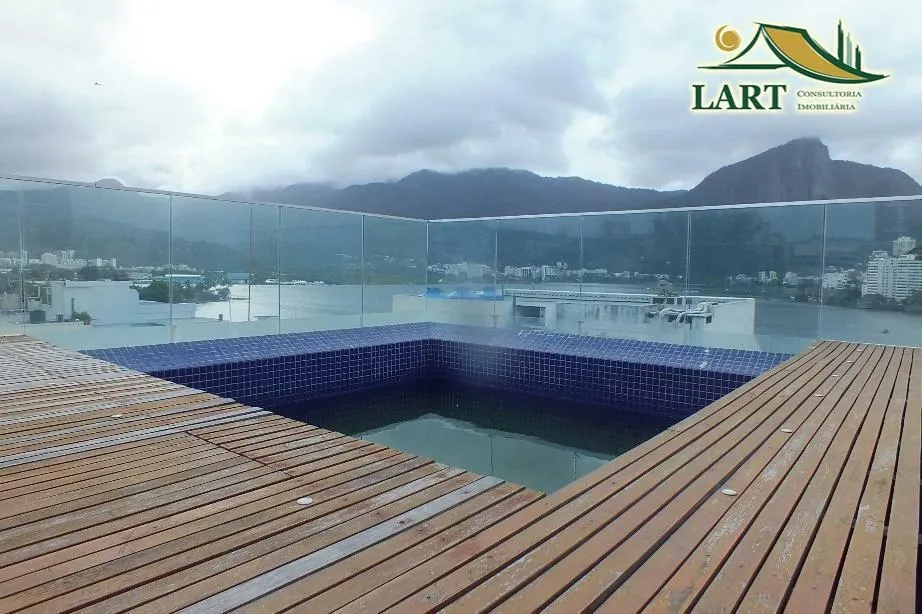 3-bedroom apartment in a building with a pool — photo 12