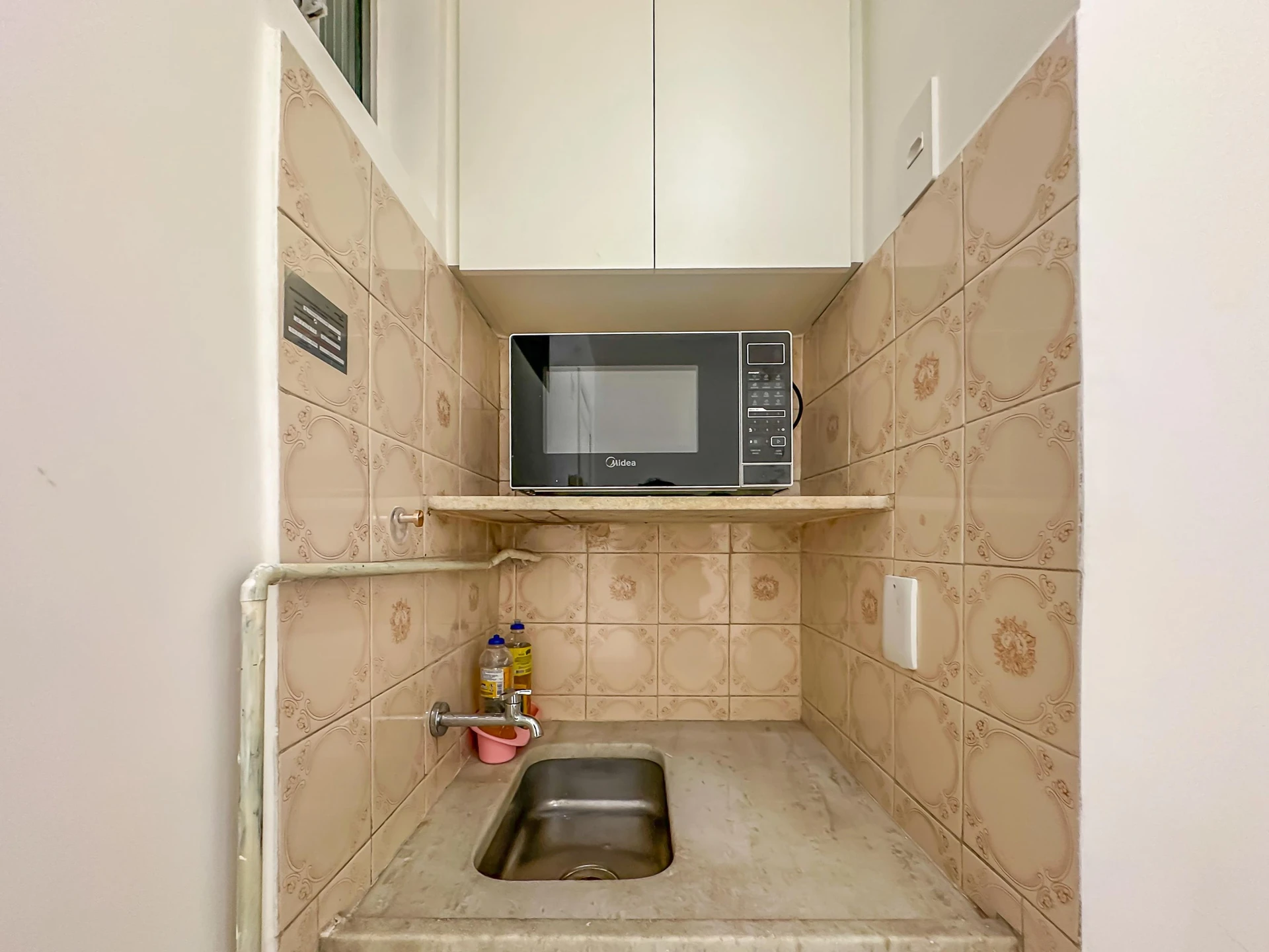 Furnished studio, 30 m², with wood or laminate floors — photo 9