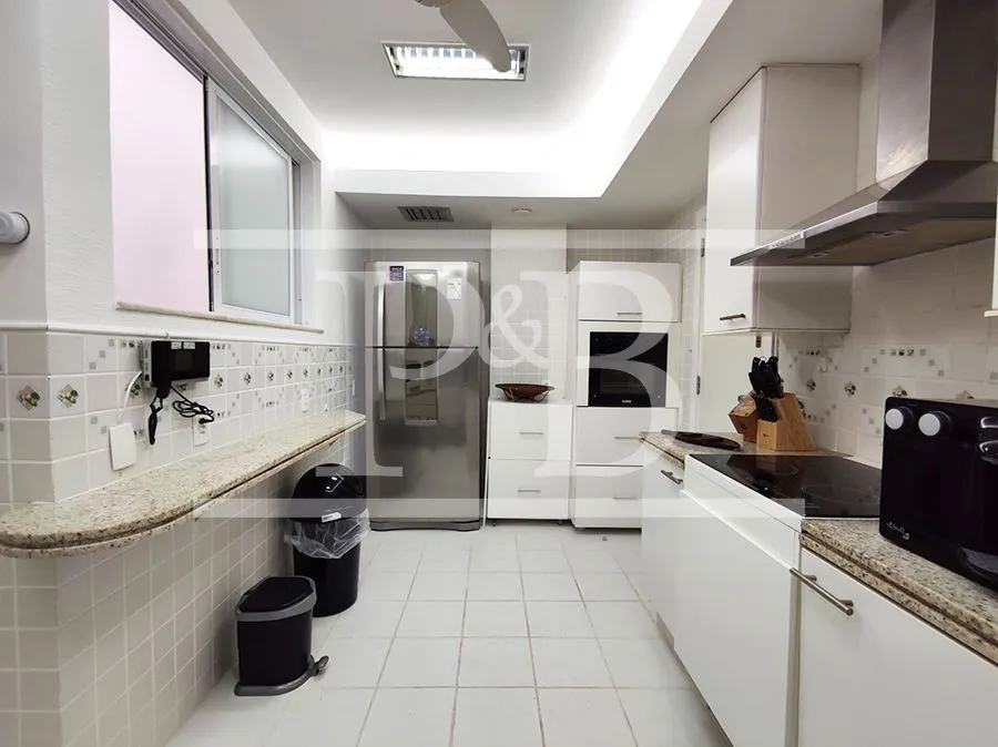 Furnished apartment with 4 bedrooms and 400 m² — photo 45