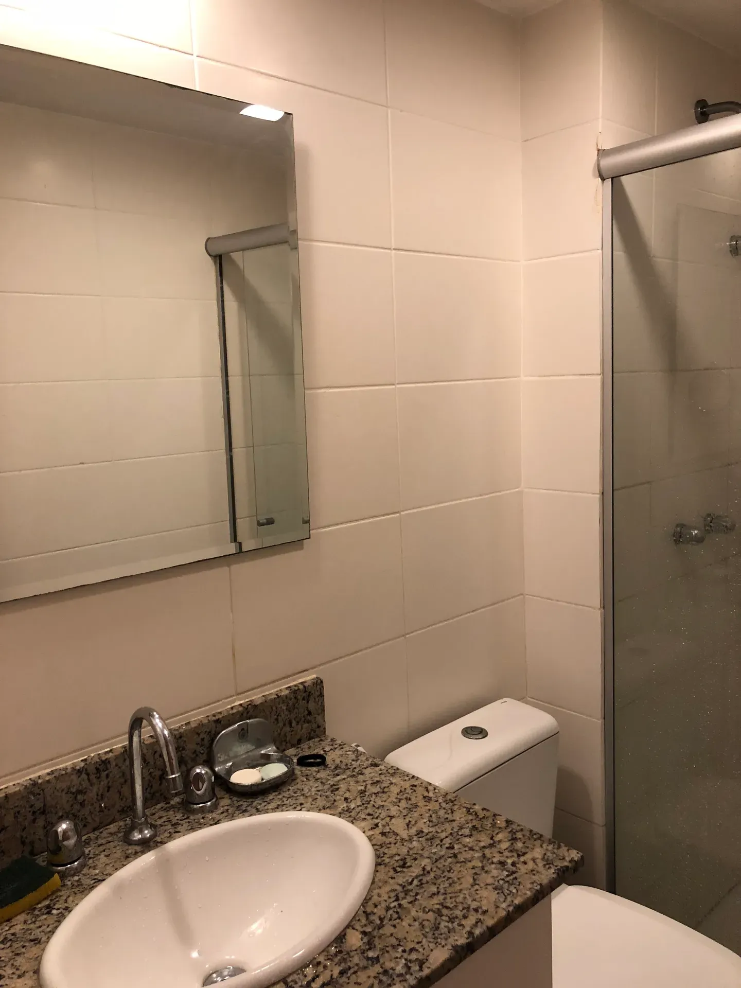 2-bedroom apartment in a building with a gym — photo 6