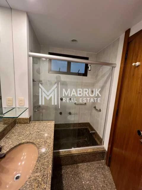 204 m² apartment with a balcony and 4 bedrooms — photo 4