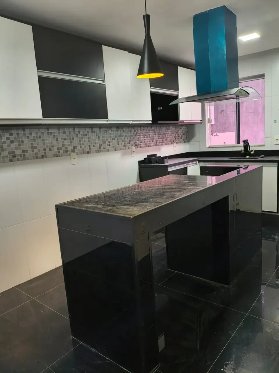 Rental house with 4 bedrooms and 5 bathrooms