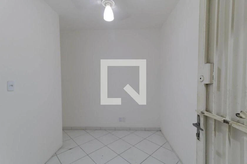 1-bedroom apartment with a glass shower enclosure — photo 13