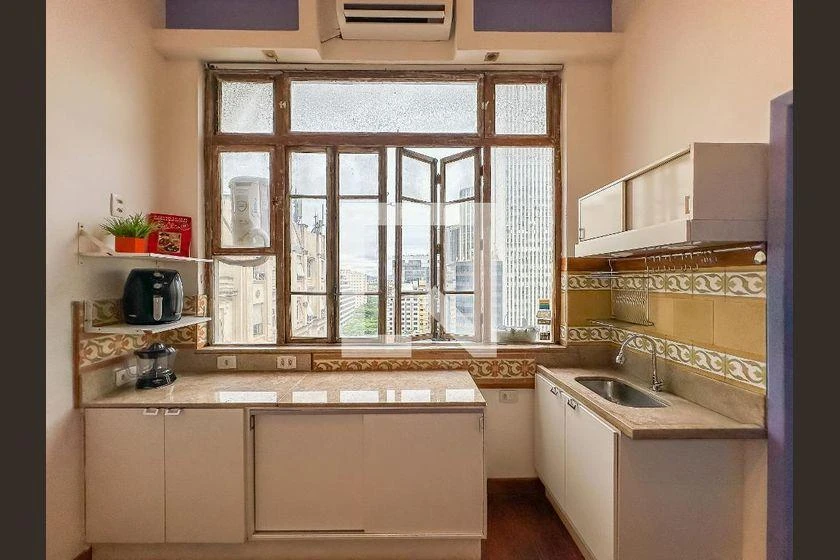 Furnished studio, 30 m², with floor-to-ceiling windows — photo 25