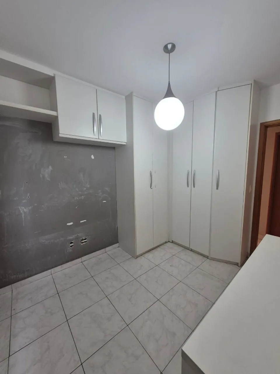 2-bedroom apartment in a building with a gym — photo 13