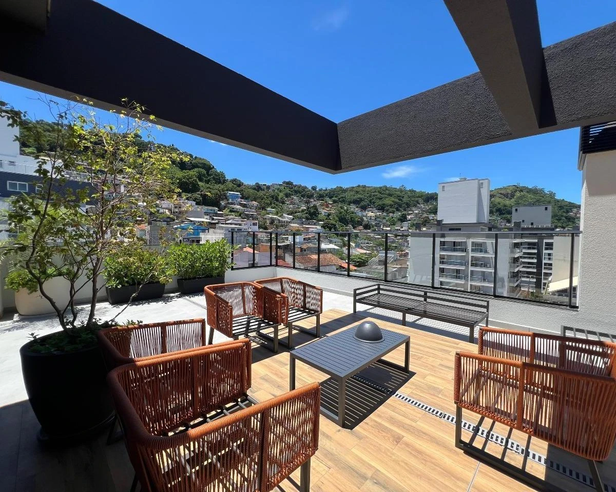 One-bedroom apartment with a grill on the balcony — photo 22