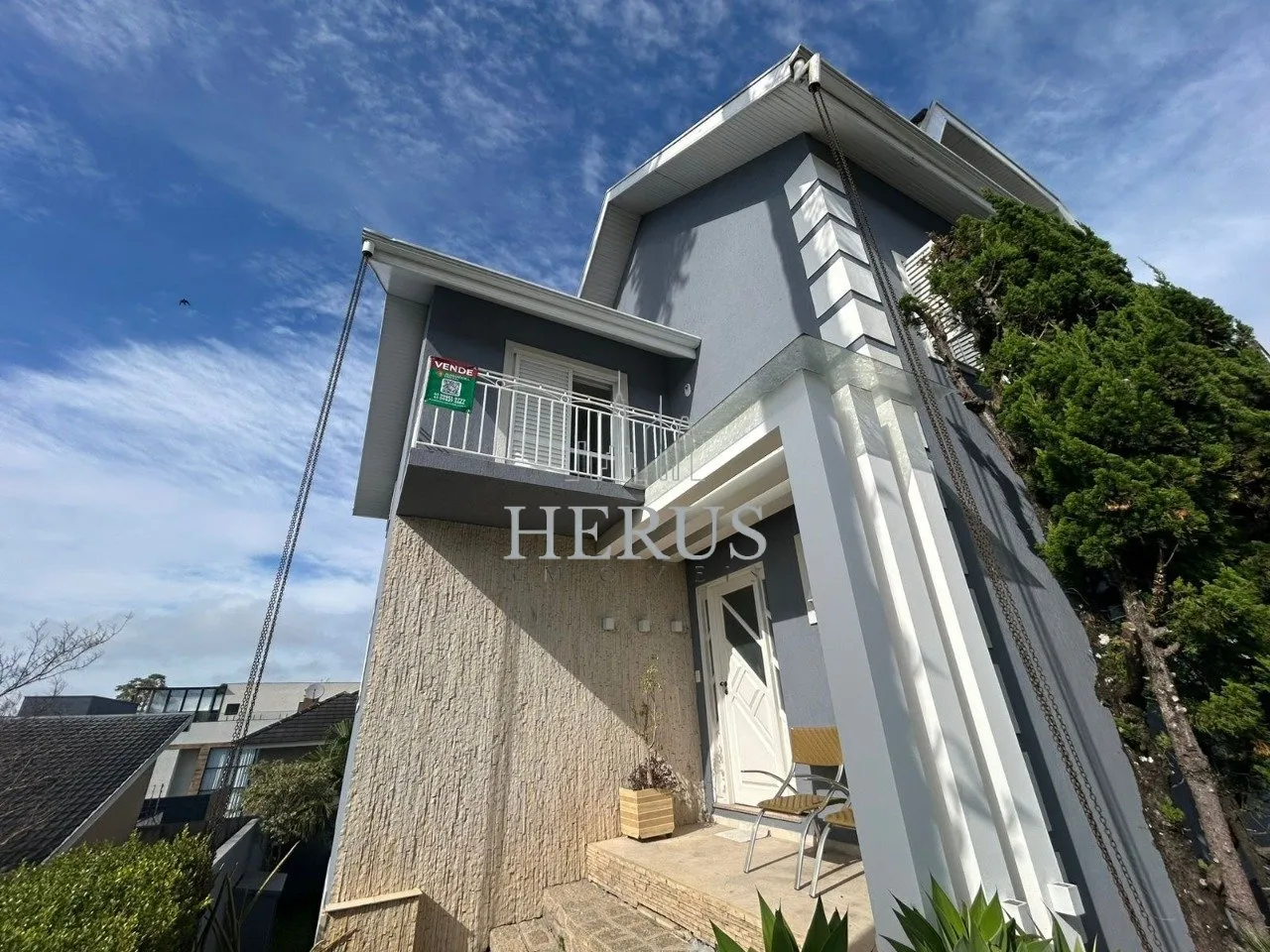 House with 4 bedrooms and 3 en-suite baths, 325 m² — photo 7
