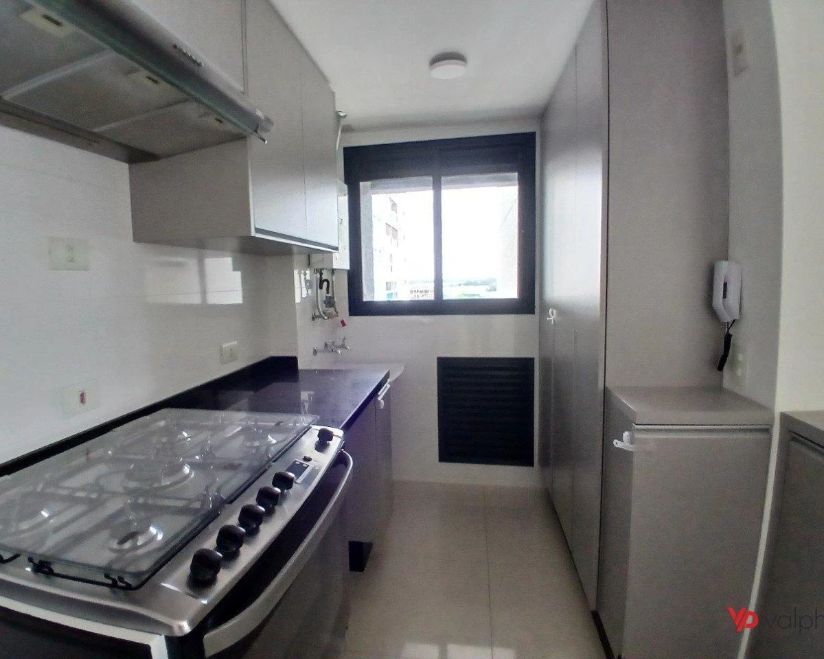 2-bedroom apartment in a building with a gym — photo 8