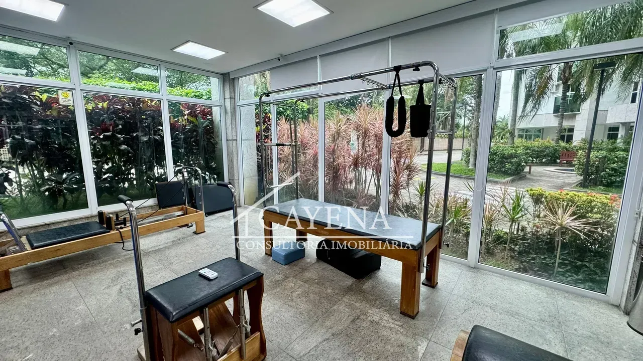 Furnished 4-bedroom apartment with glazed balcony — photo 25