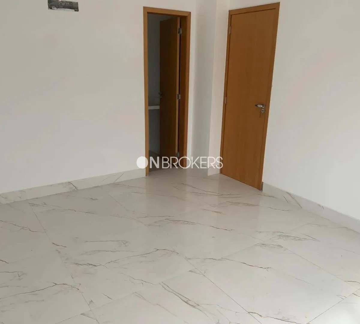 240 m² apartment with 4 en-suite bedrooms and balcony — photo 15